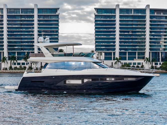Prestige 630 Flybridge