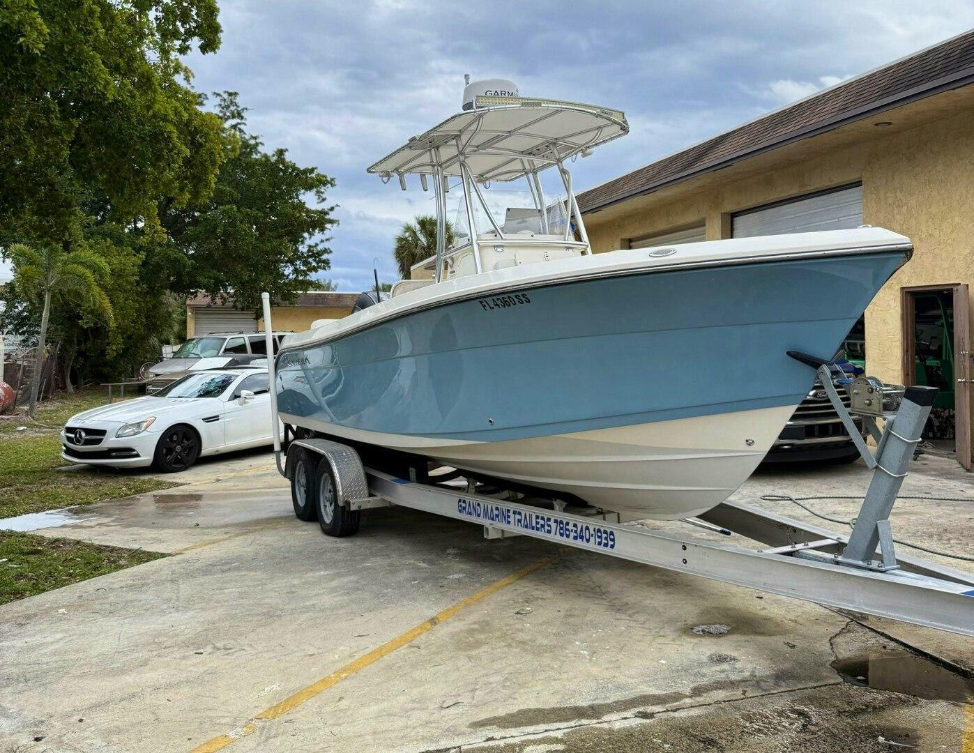 Cobia 237 Center Console