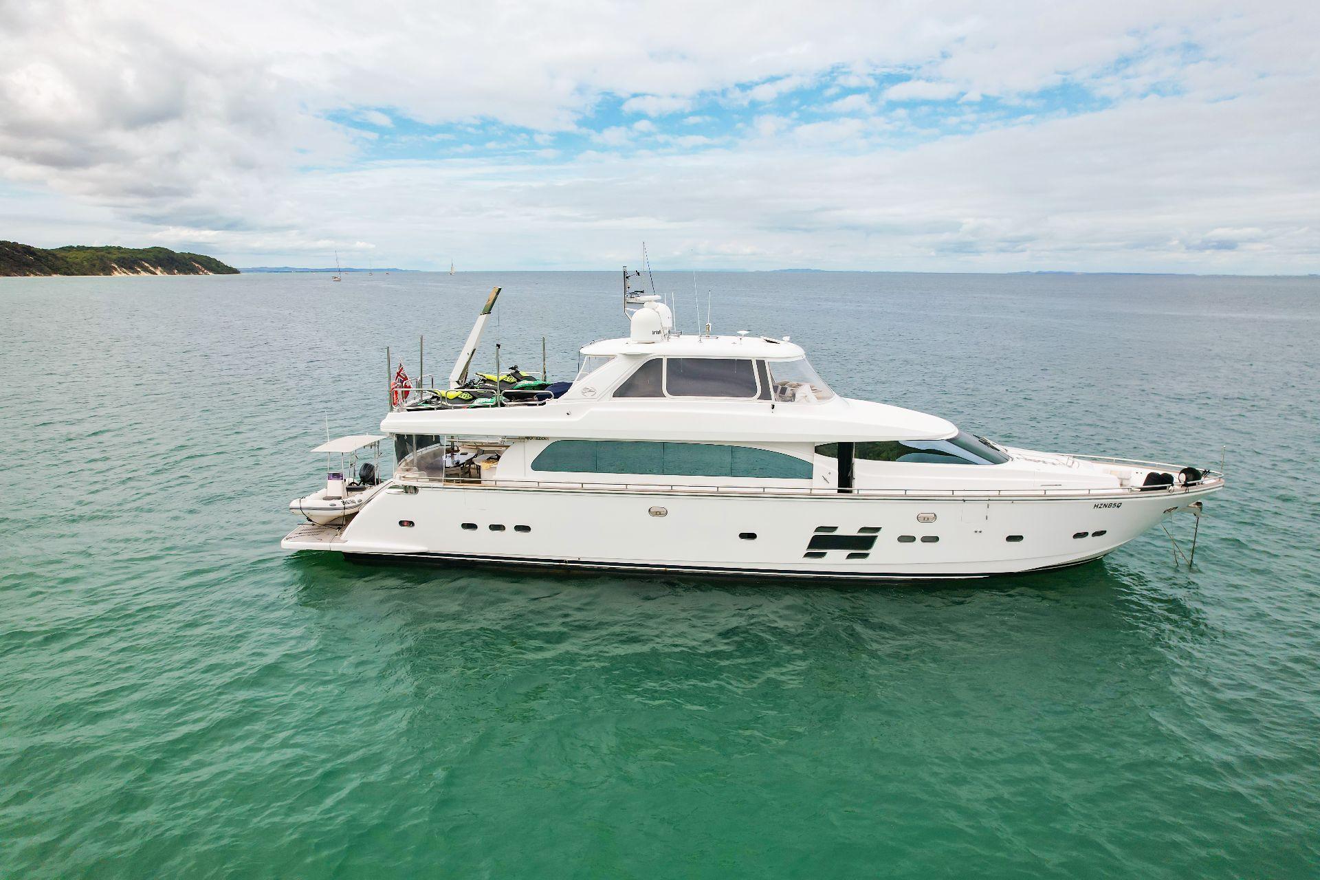 Horizon Motor Yachts E84