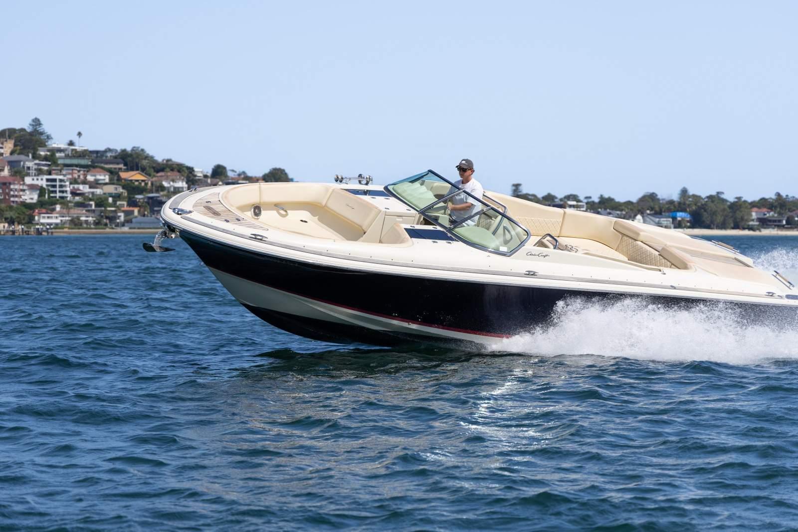 Chris Craft Launch 32