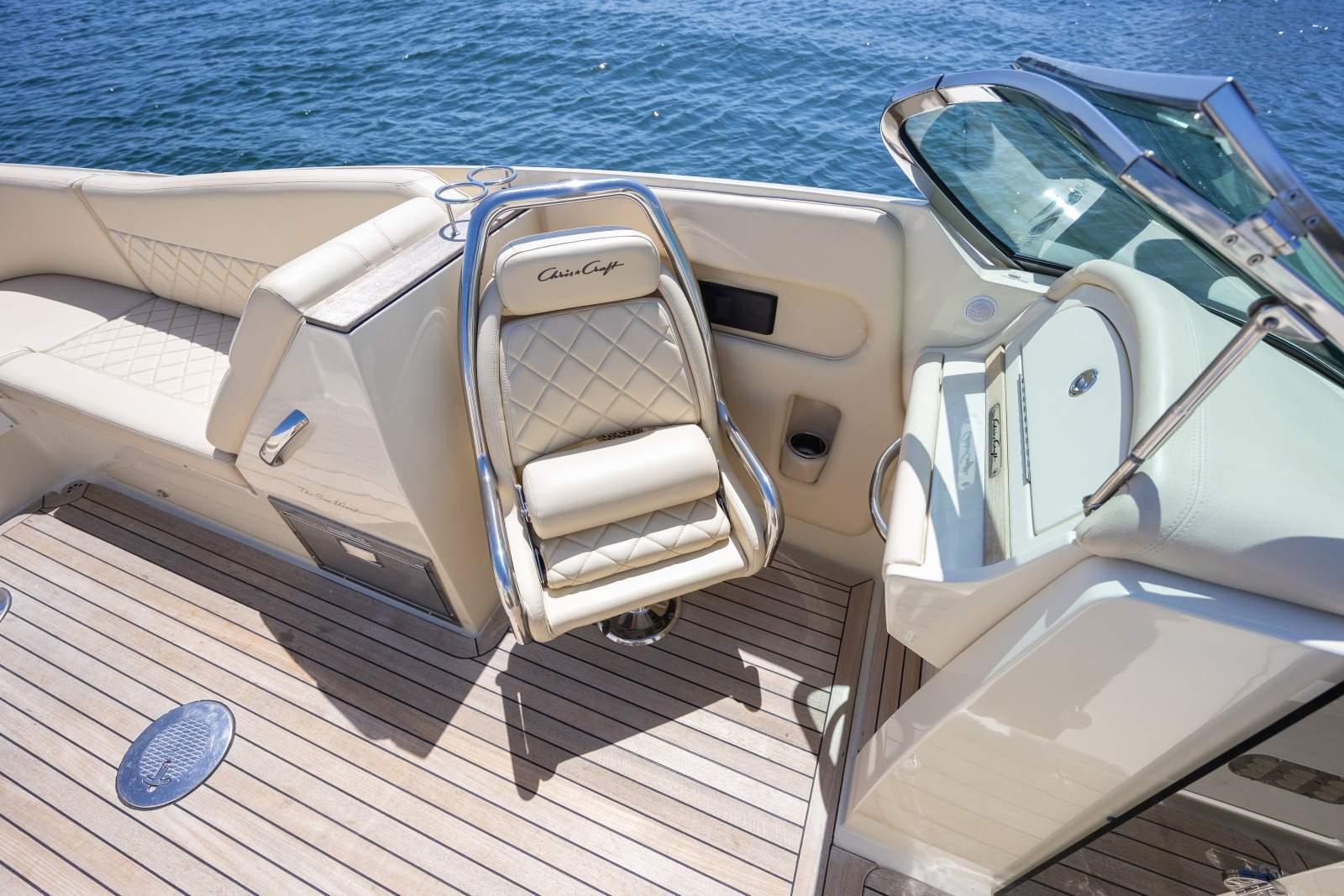 Chris Craft Launch 32