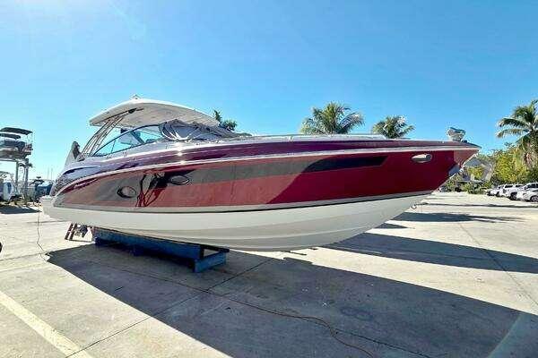 Formula 350 Crossover Bowrider