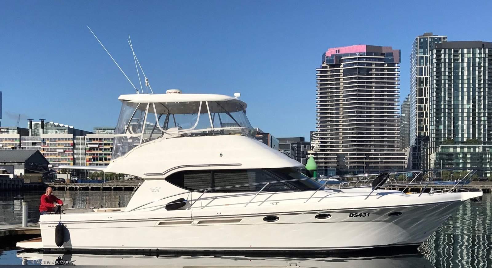 Mustang 43 Flybridge