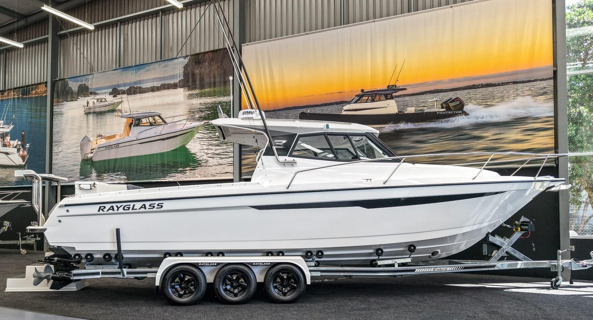 Rayglass 3000 Diesel Stern Drive