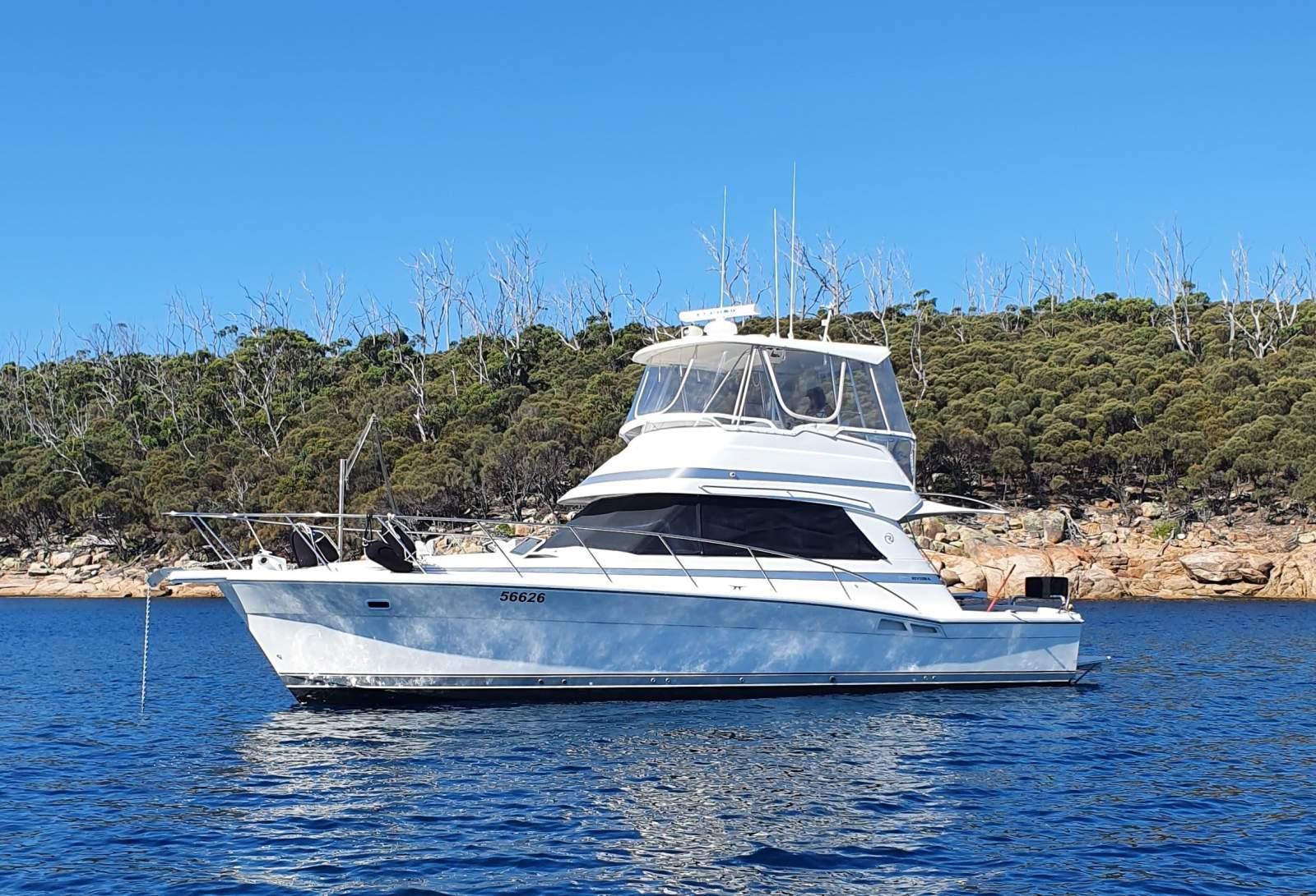 Riviera 39 Platinum (Series 2) Flybridge Cruiser