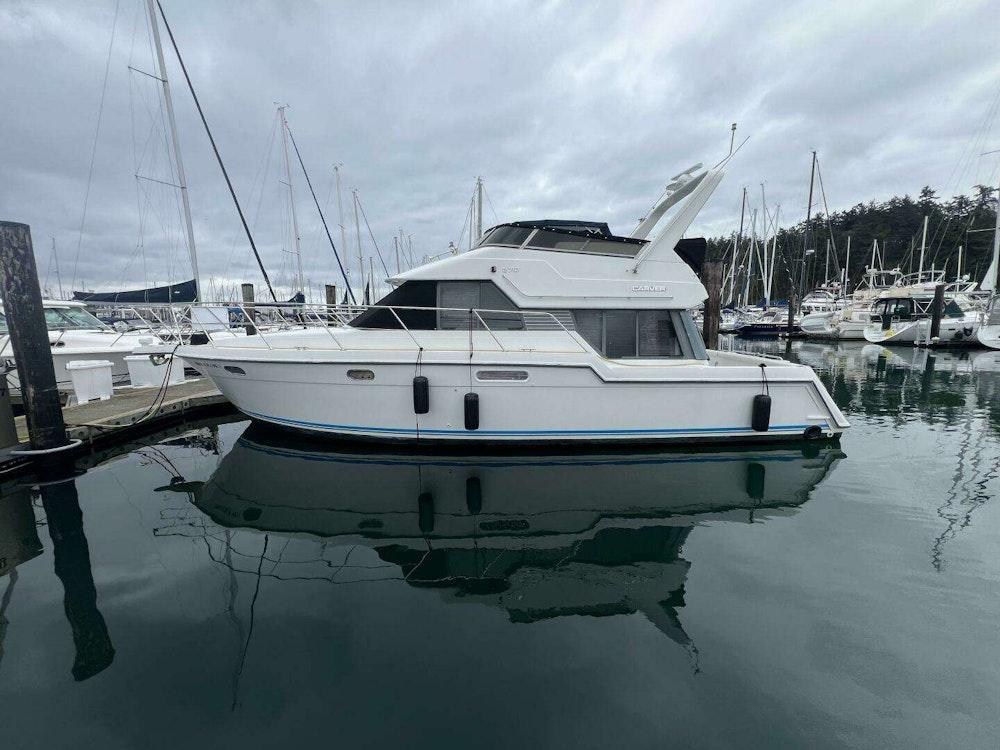 Carver 370 Voyager