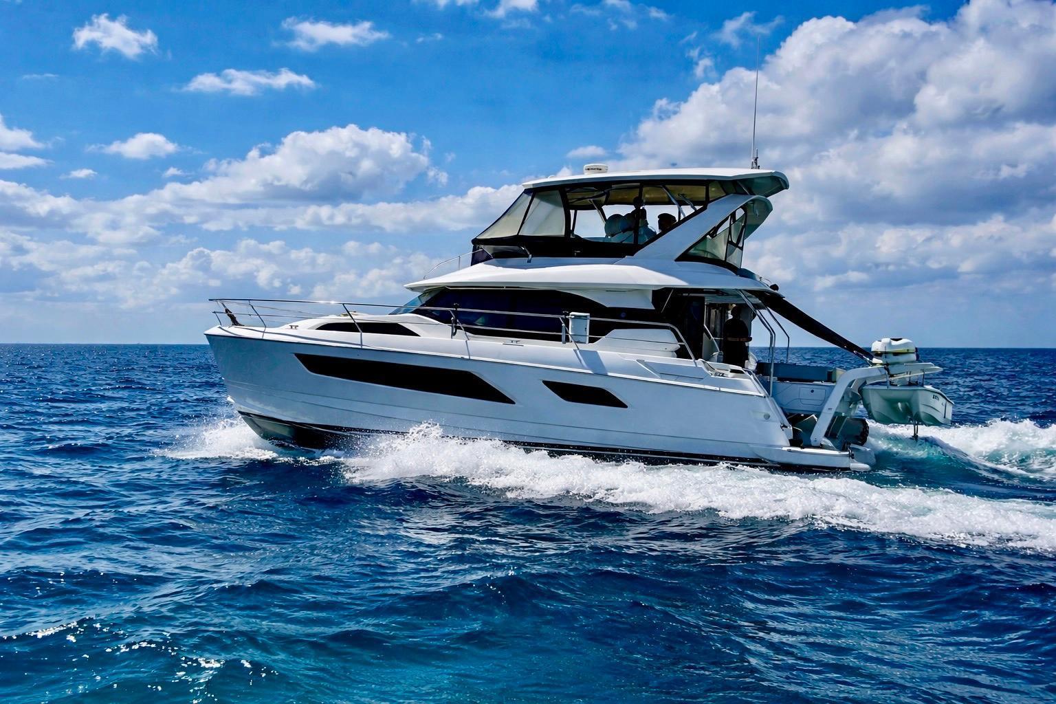 Aquila 44 Yacht