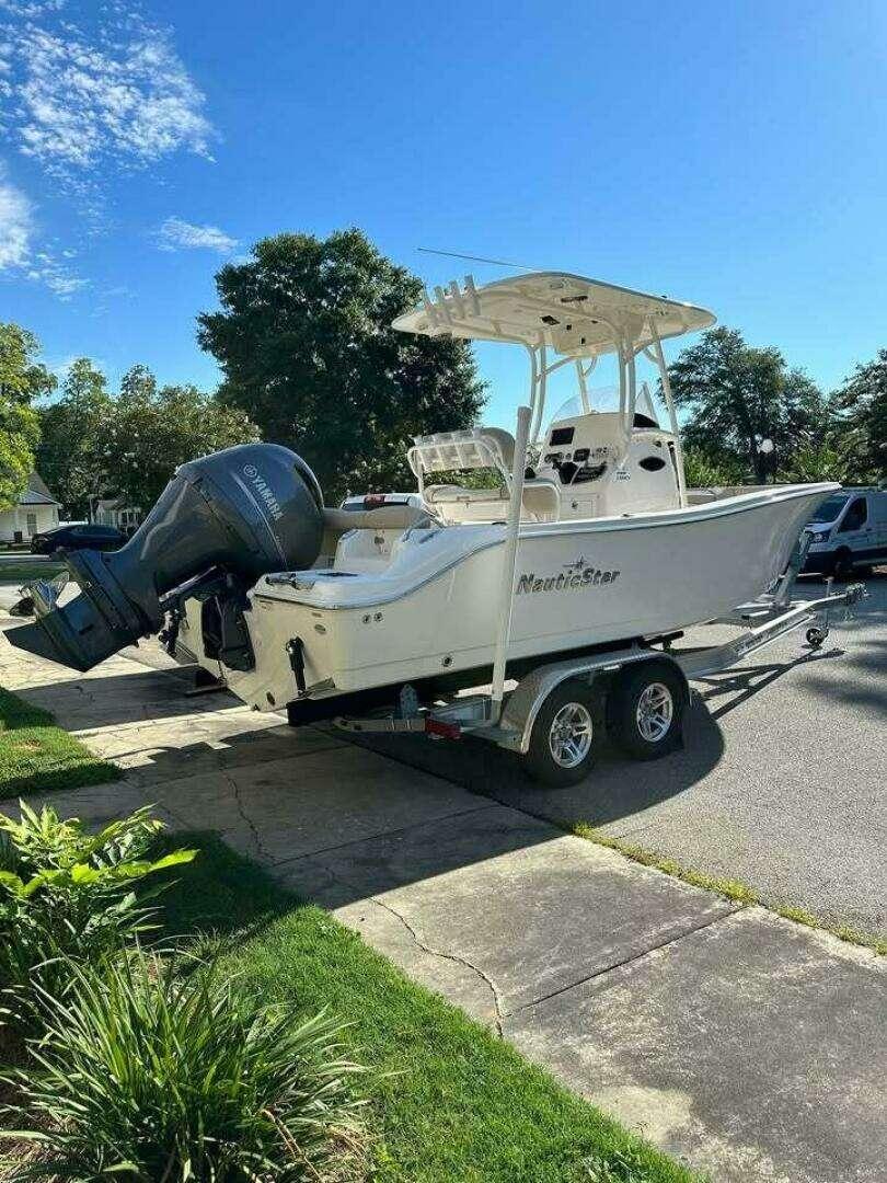 NauticStar 2302 Legacy