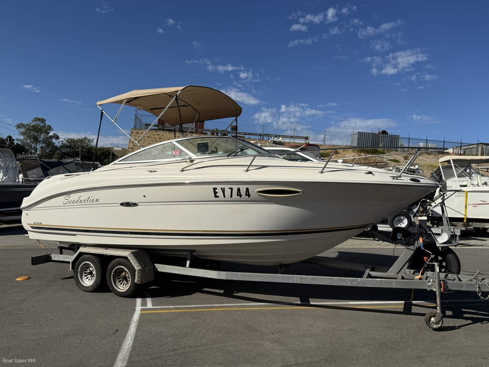 Sea Ray 225 Weekender