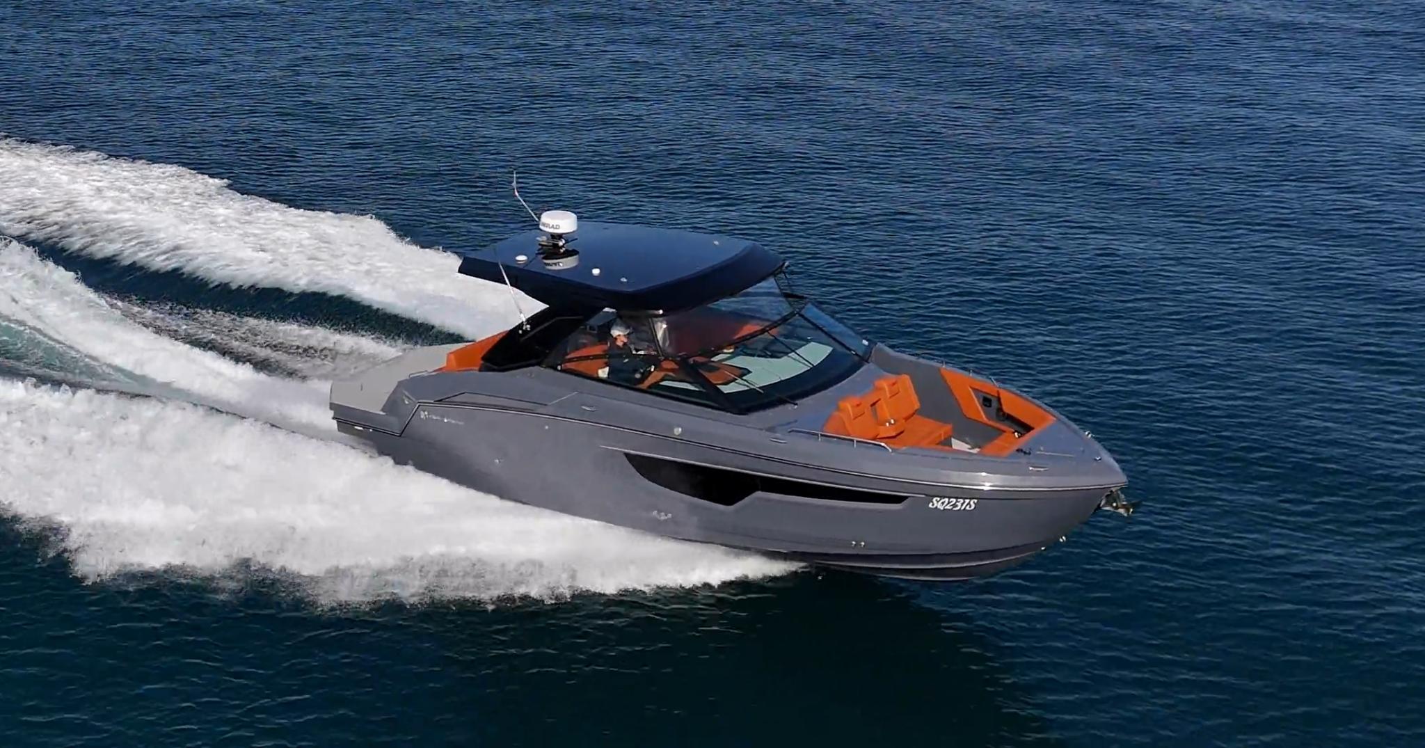 Cruisers Yachts 34 GLS South Beach Edition