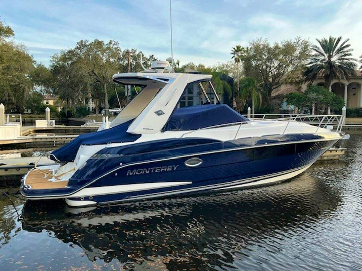 Monterey 335 Sport Yacht
