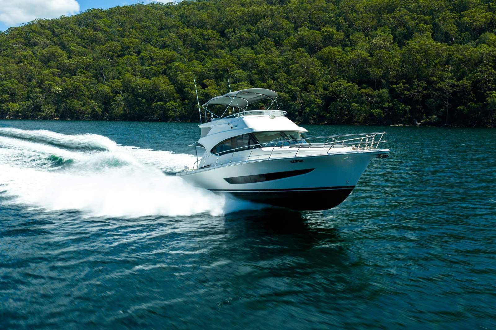 Riviera 39 Flybridge