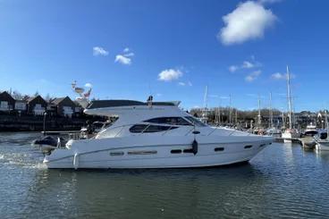Sealine F42/5