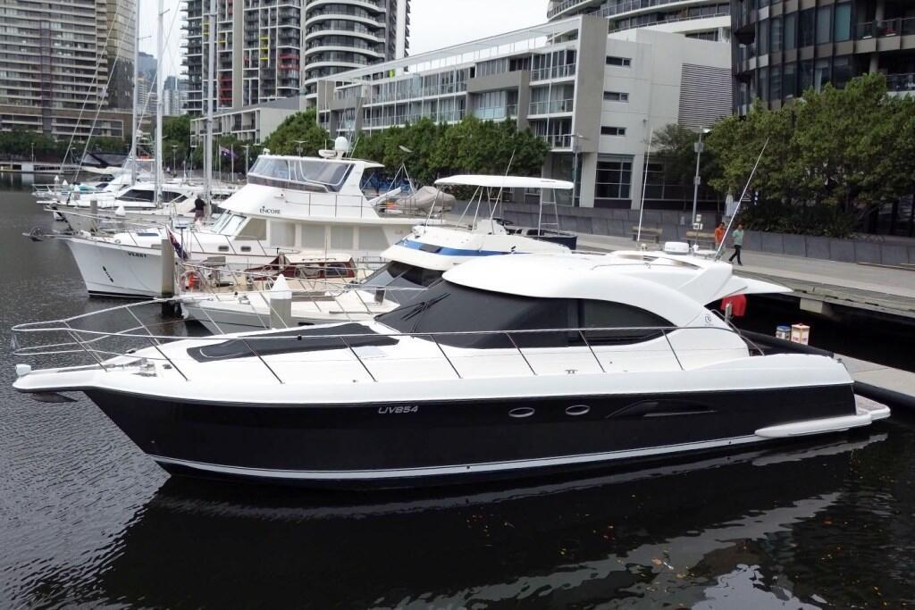 Riviera 5000 Sport Yacht