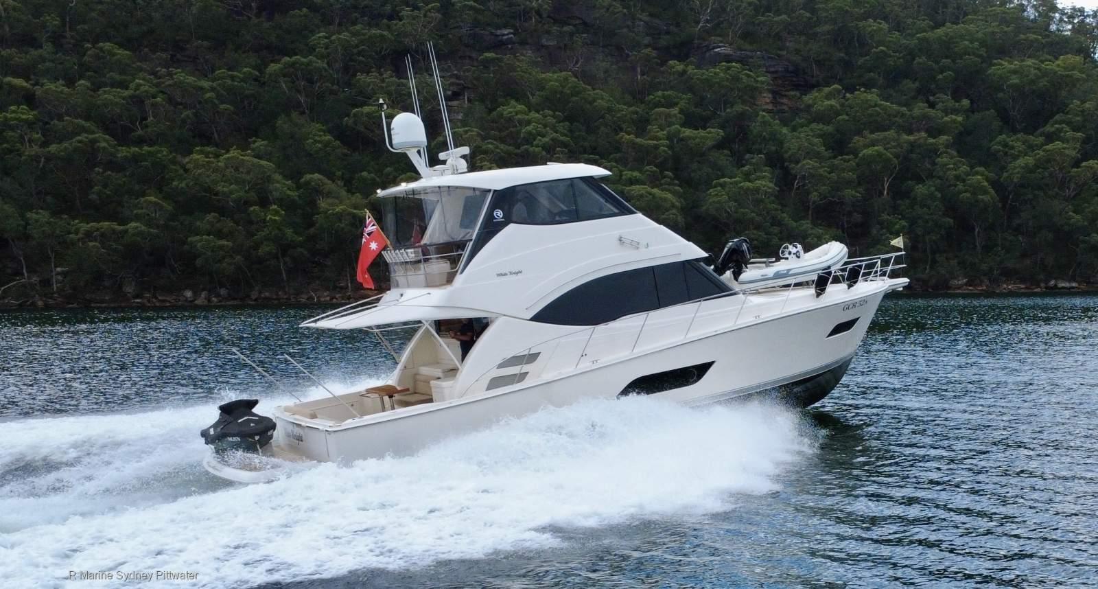 Riviera 52 Enclosed Flybridge
