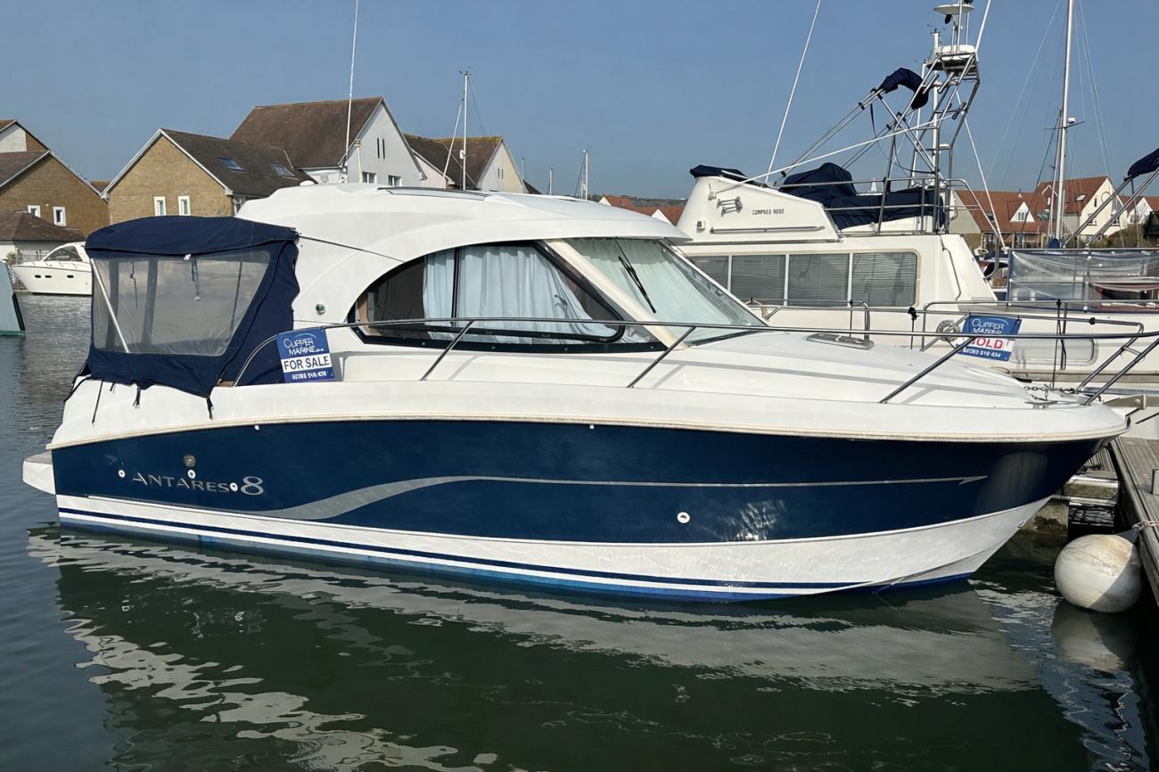 Beneteau Antares 8