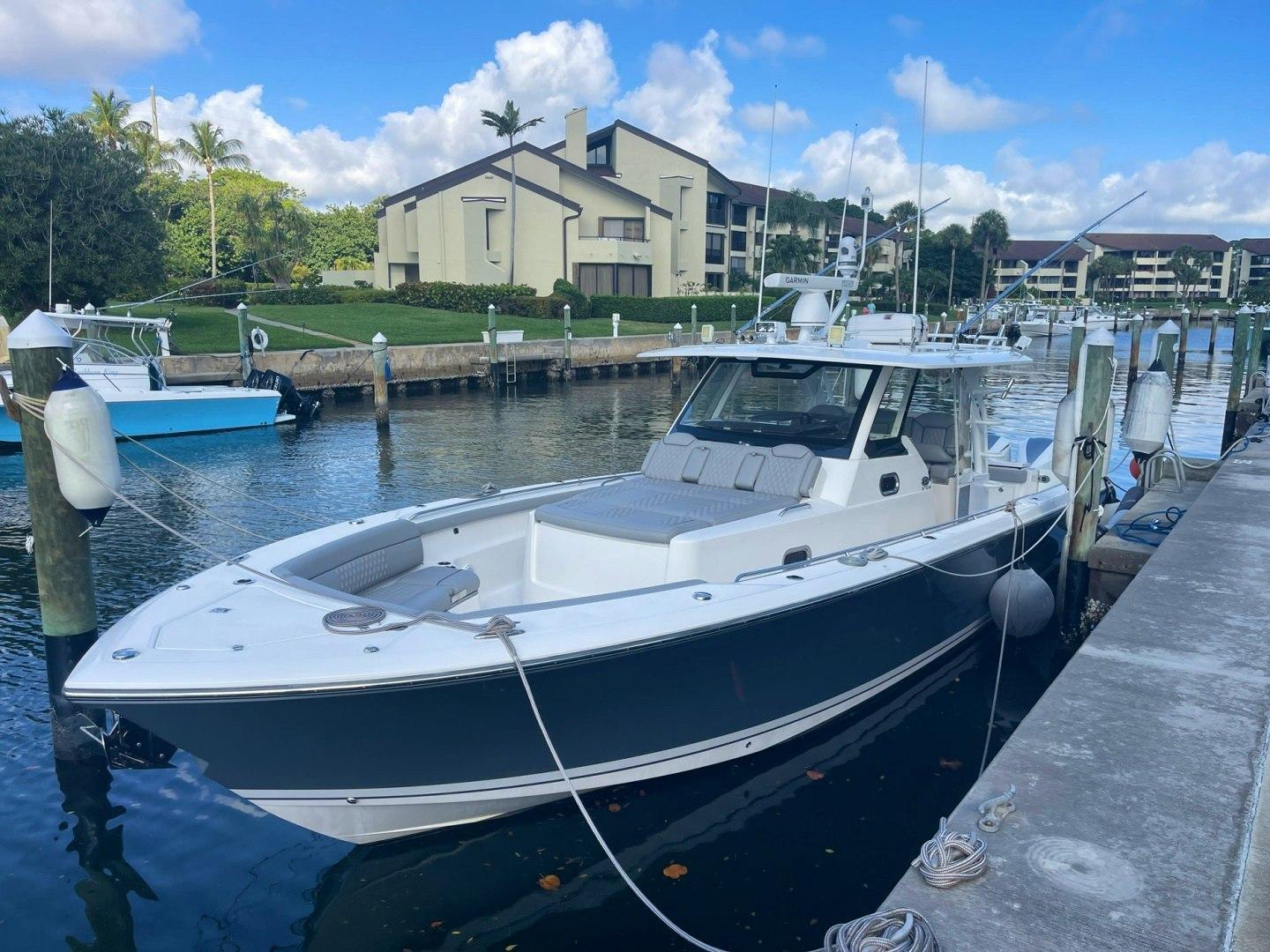 Pursuit S 408 Sport