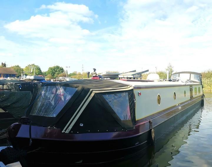 Elton Moss 5 berth wide beam