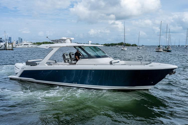 Tiara 38 LS