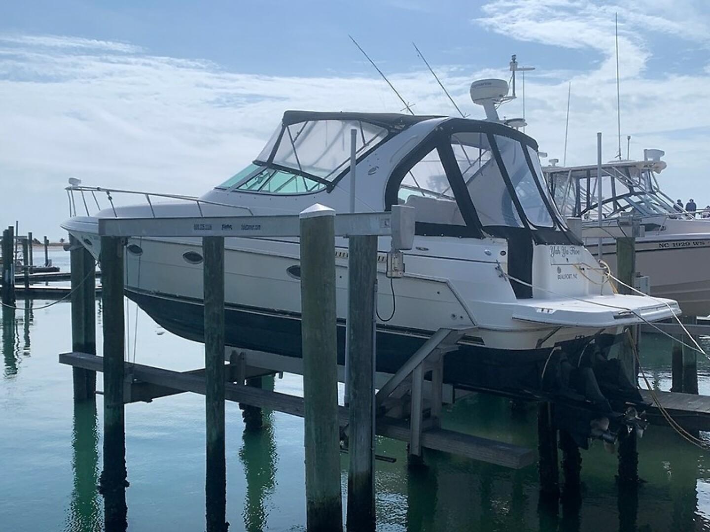 Cruisers Yachts 3372 Express