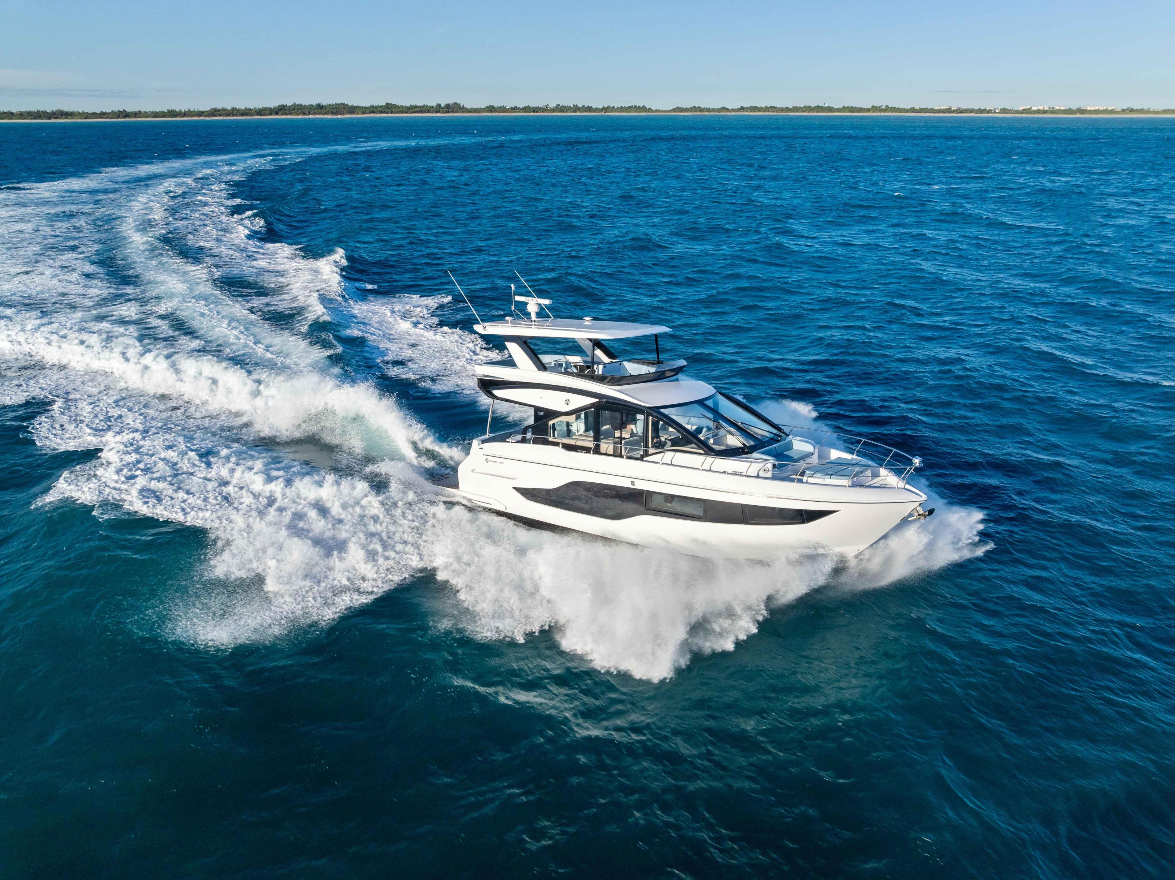 Cruisers Yachts 50 FLY