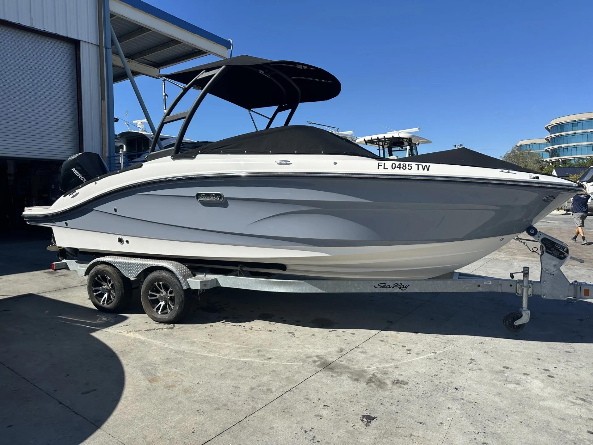 Sea Ray 210 SPX Outboard