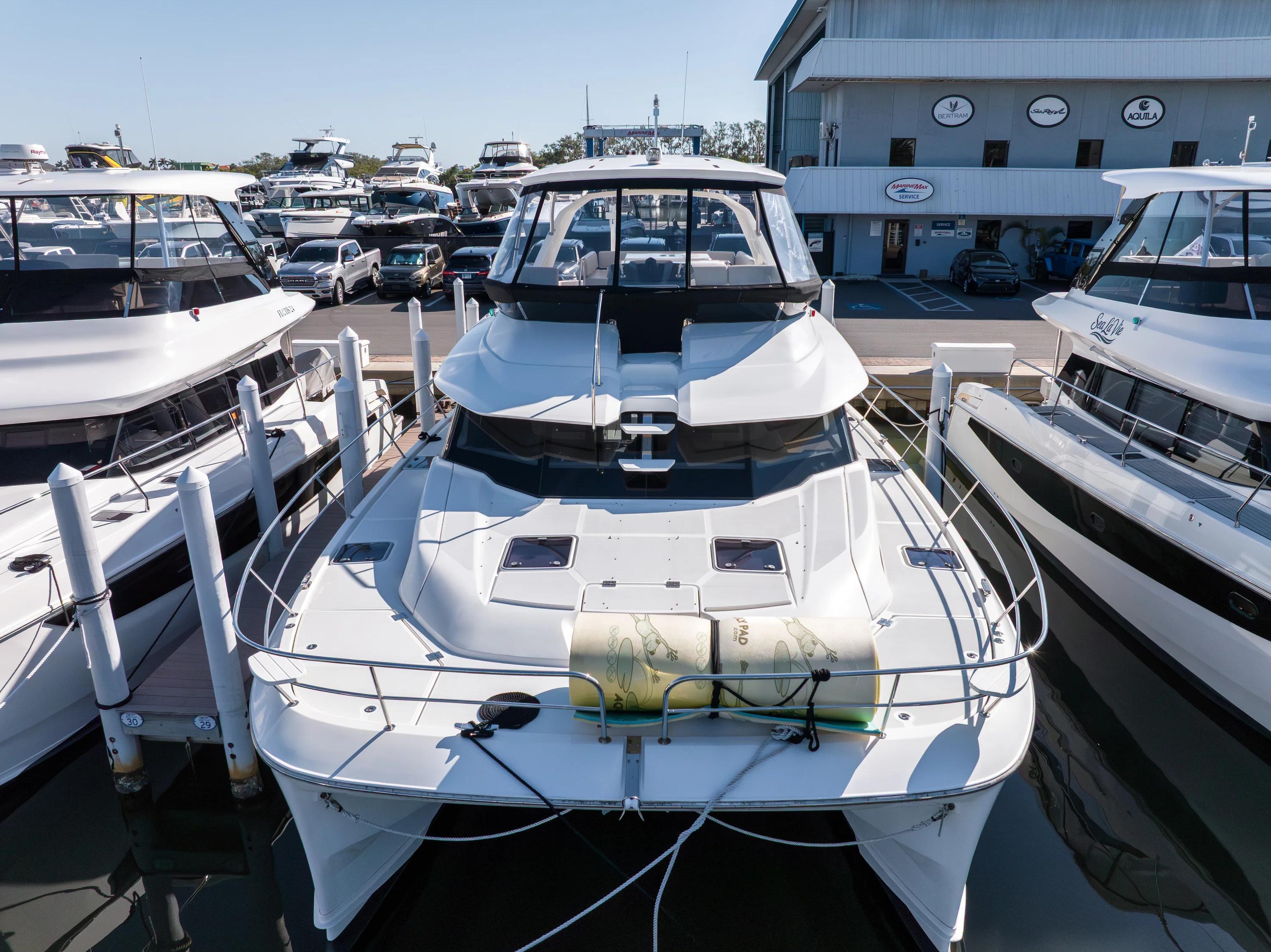 Aquila 44 YACHT