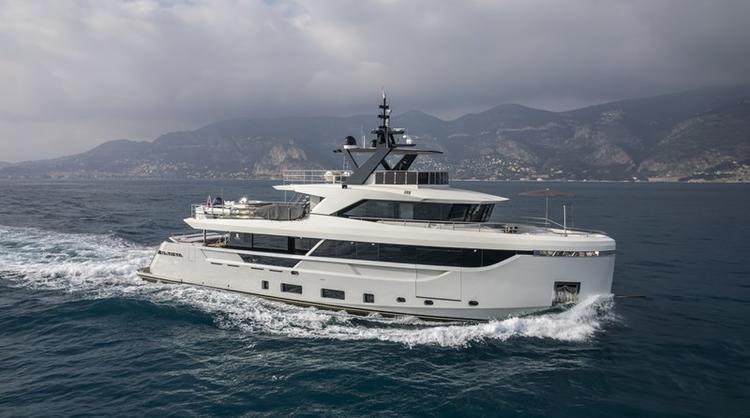 BLAUNDUS YACHTS EBYSHINE