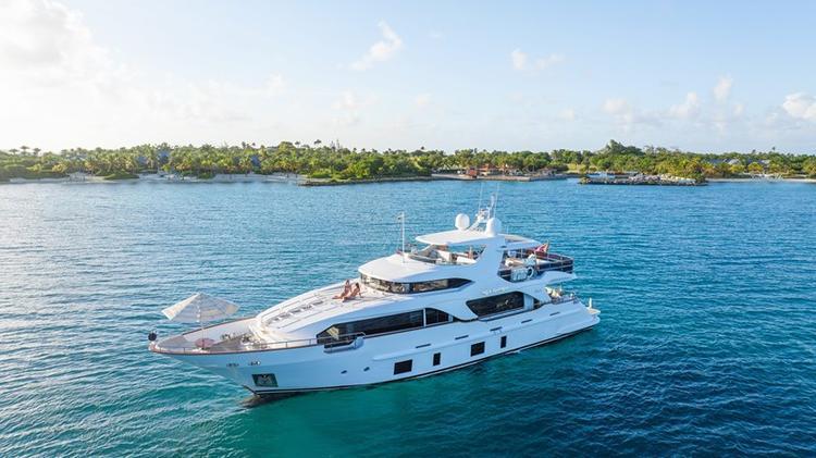 Benetti Delfino 93