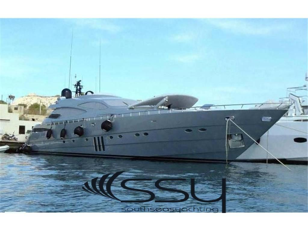 Pershing 115