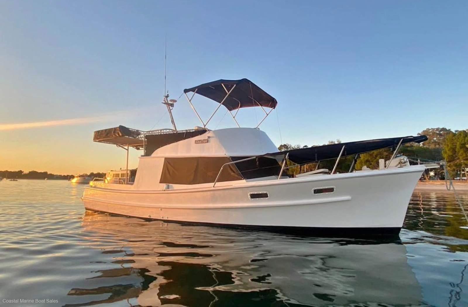Kevin Dick 30 Flybridge Cruiser