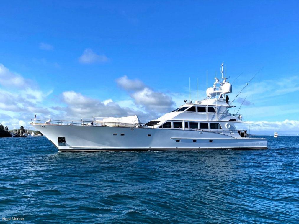 Burger 108 Enclosed Sportfisher