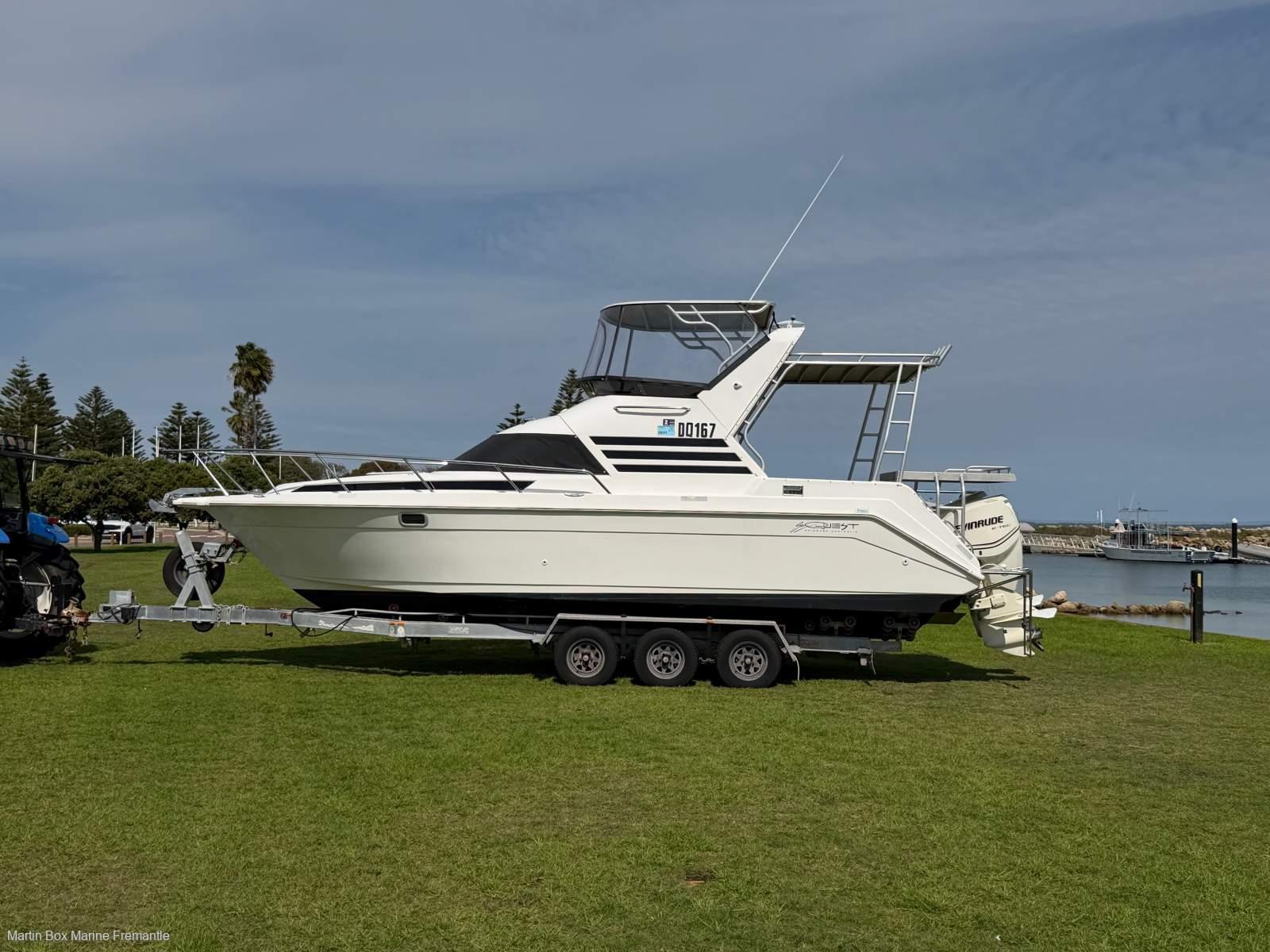Seaquest 2800 Sportsman Flybridge Cruiser