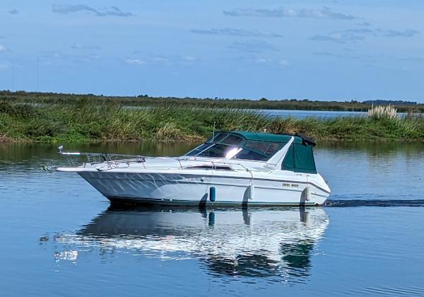 Sea Ray 330 Express Cruiser