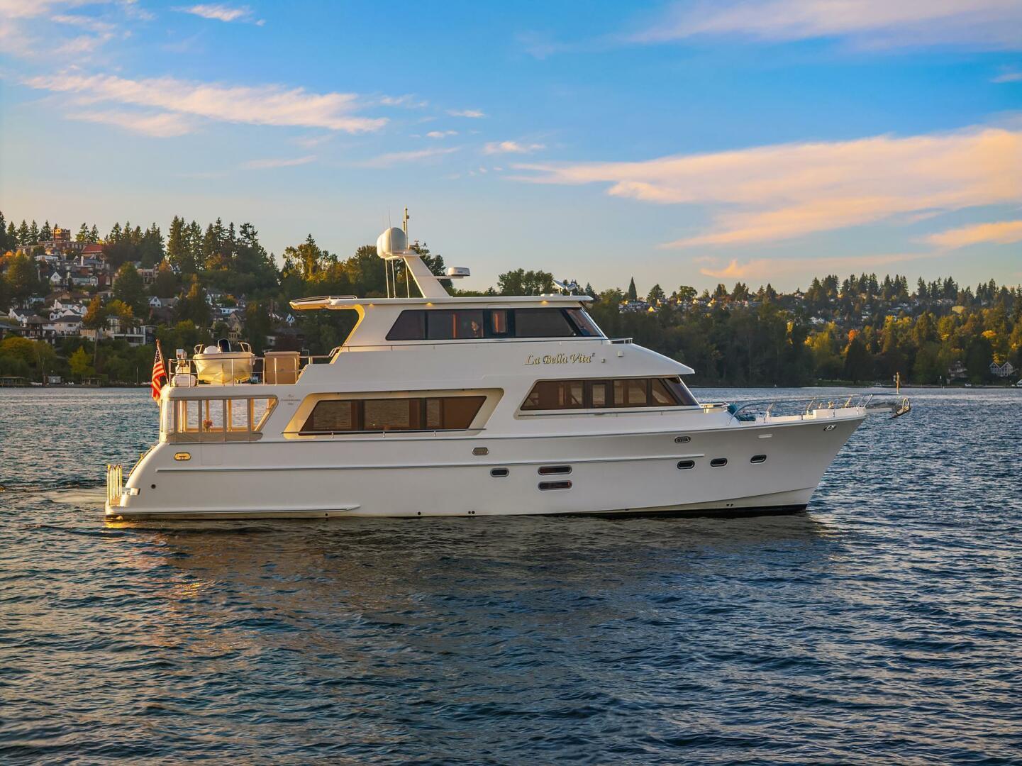 Hampton Yachts 720 Skylounge LRC