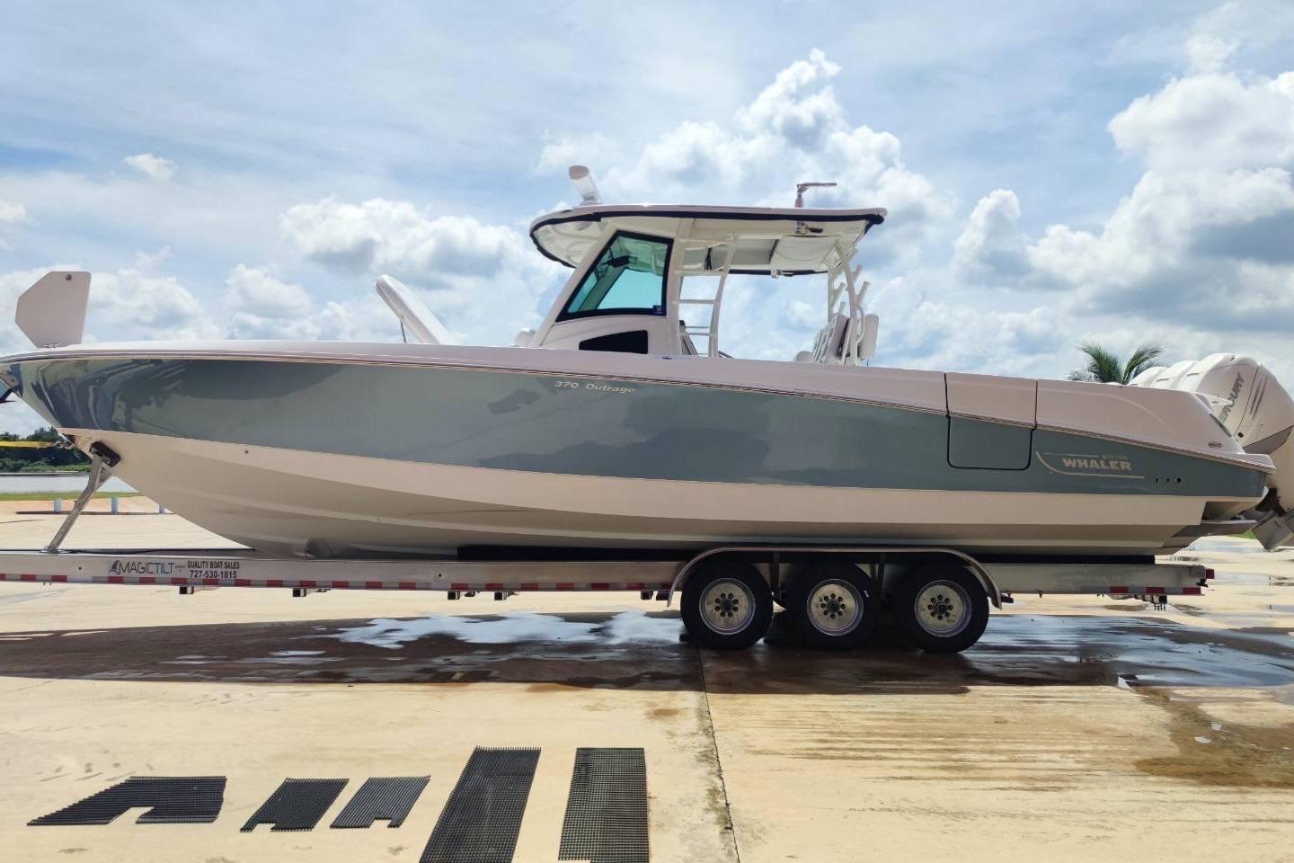 Boston Whaler 370 Outrage