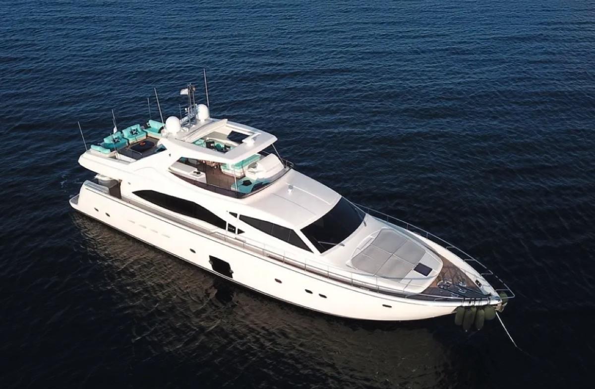 Ferretti 830