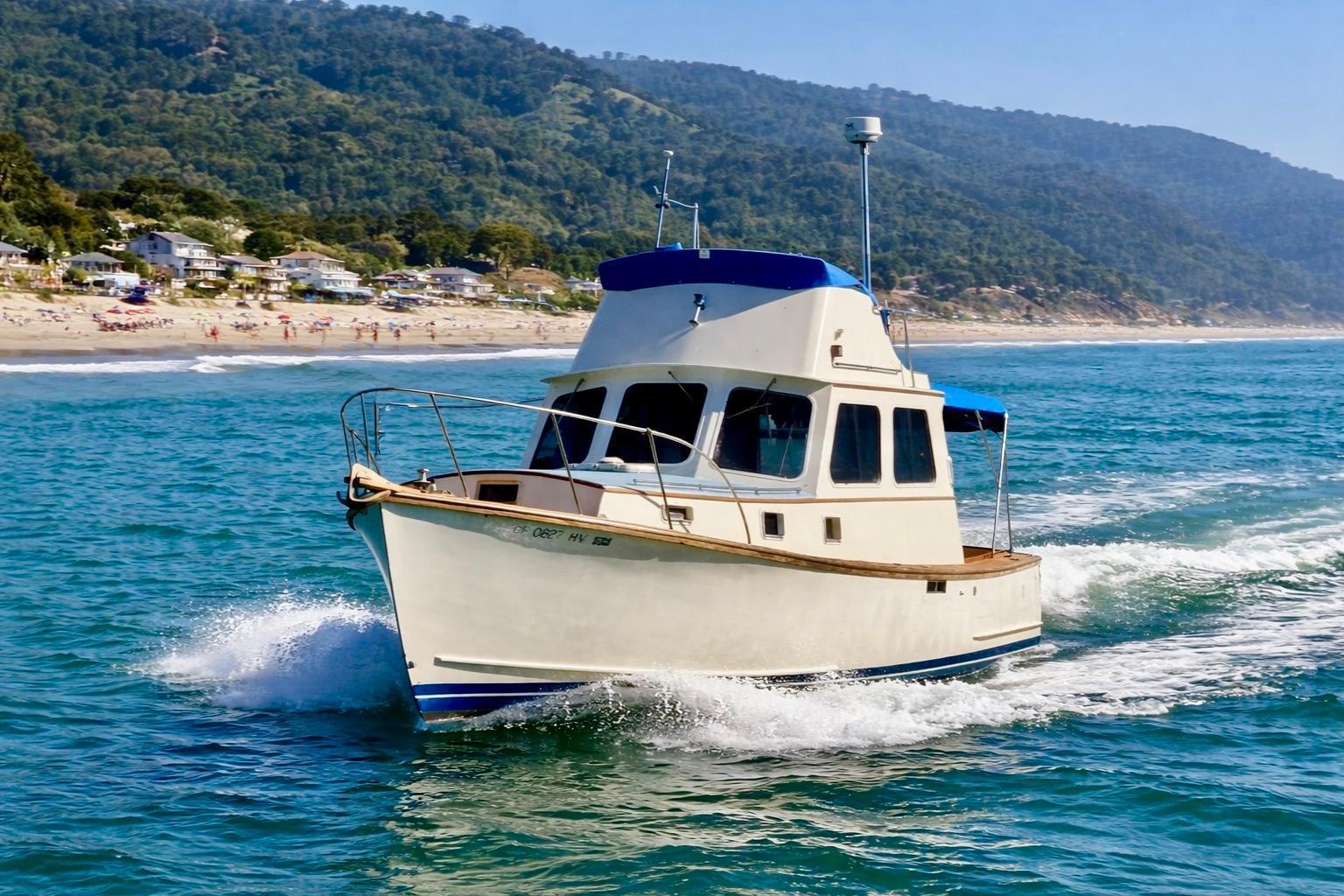 Jarvis Newman Flybridge Cruiser