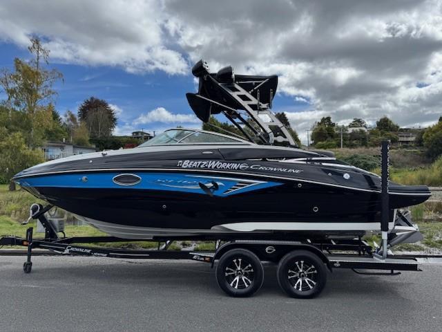 CROWNLINE E235 SURF