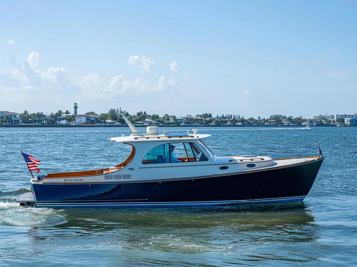 Hinckley Picnic Boat 37 MKIII