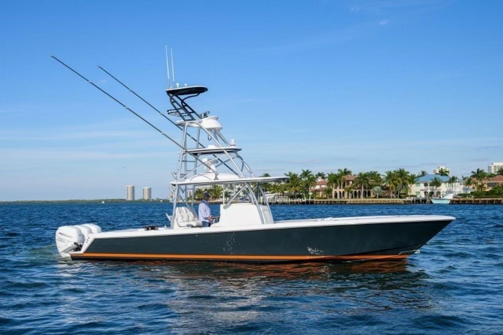 Contender 39 Center Console