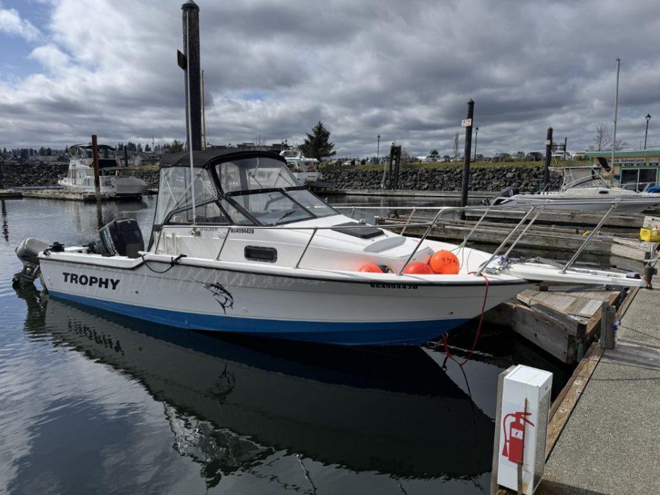 Bayliner 2302 Trophy Walkaround
