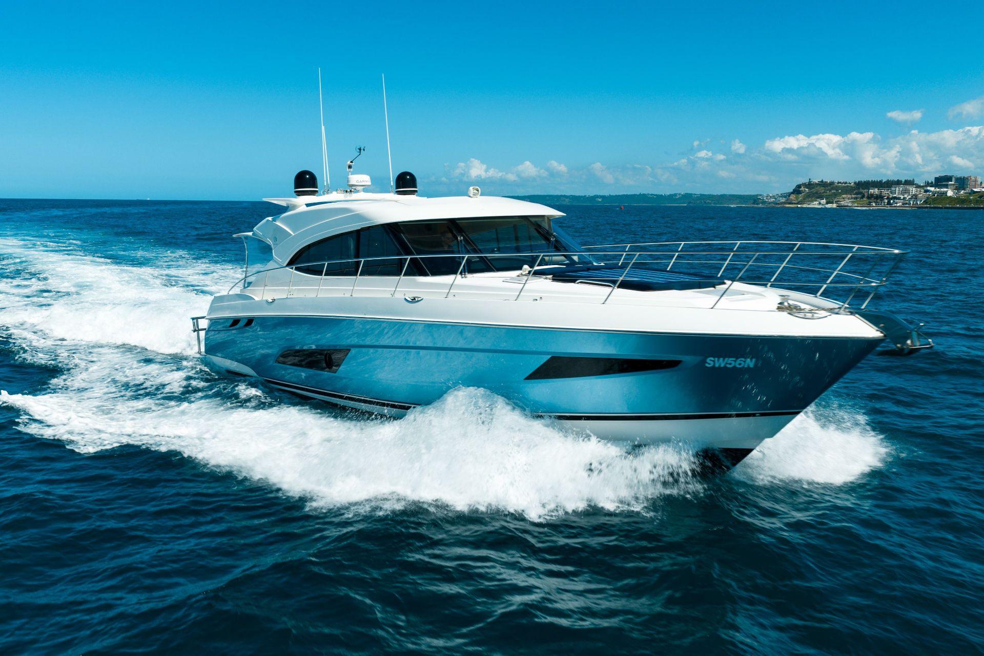 Riviera 5400 Sport Yacht