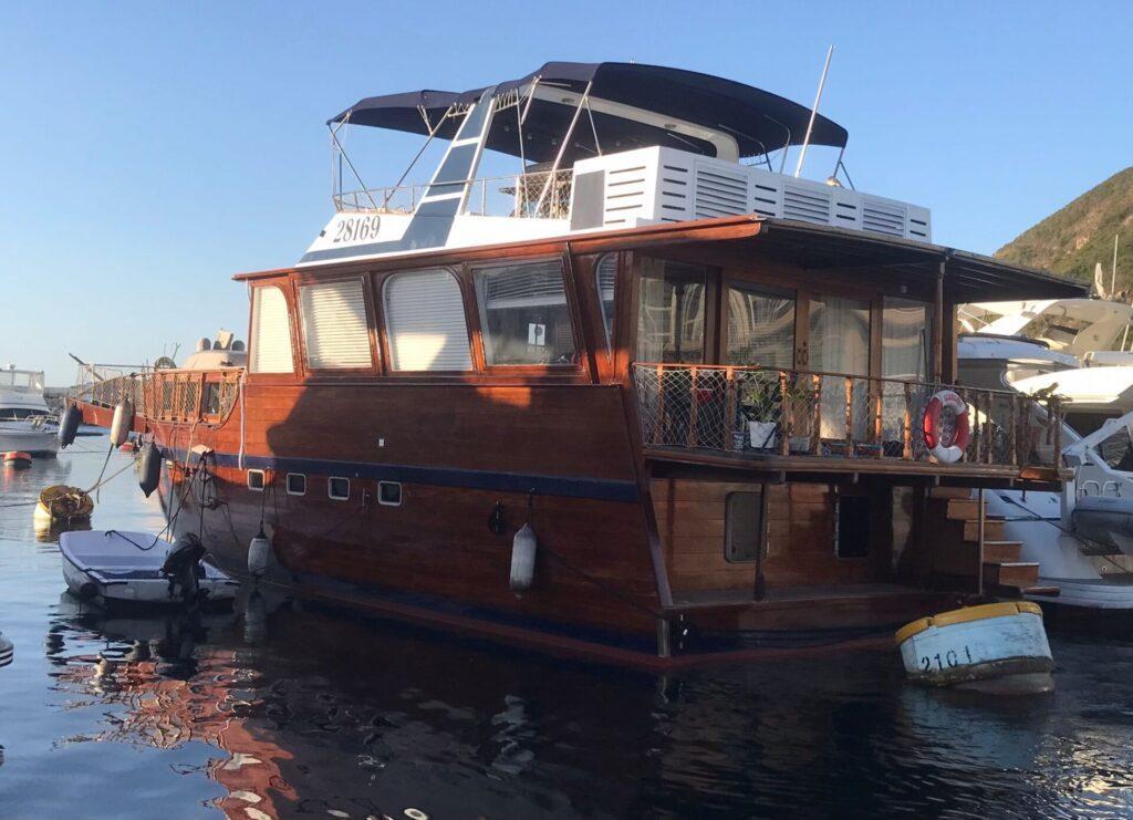 Teak Liveaboard 59ft Including Mooring