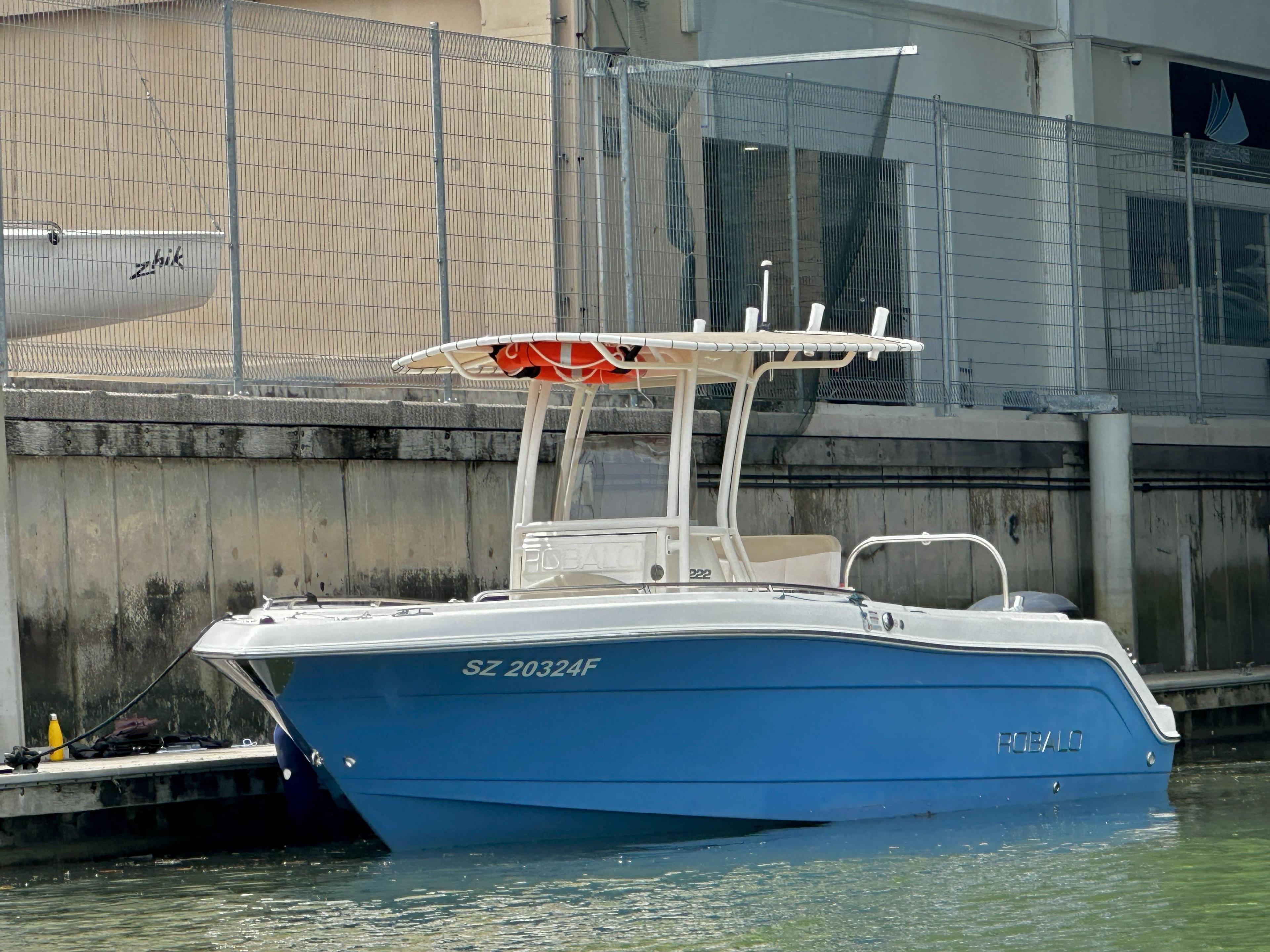 Robalo R222 Explorer
