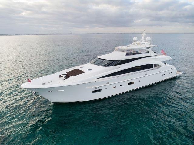 Horizon 110 Pilothouse