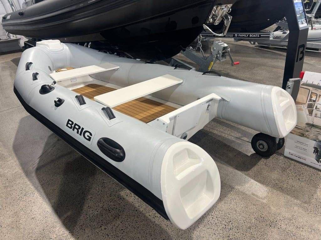 Brig Falcon 330