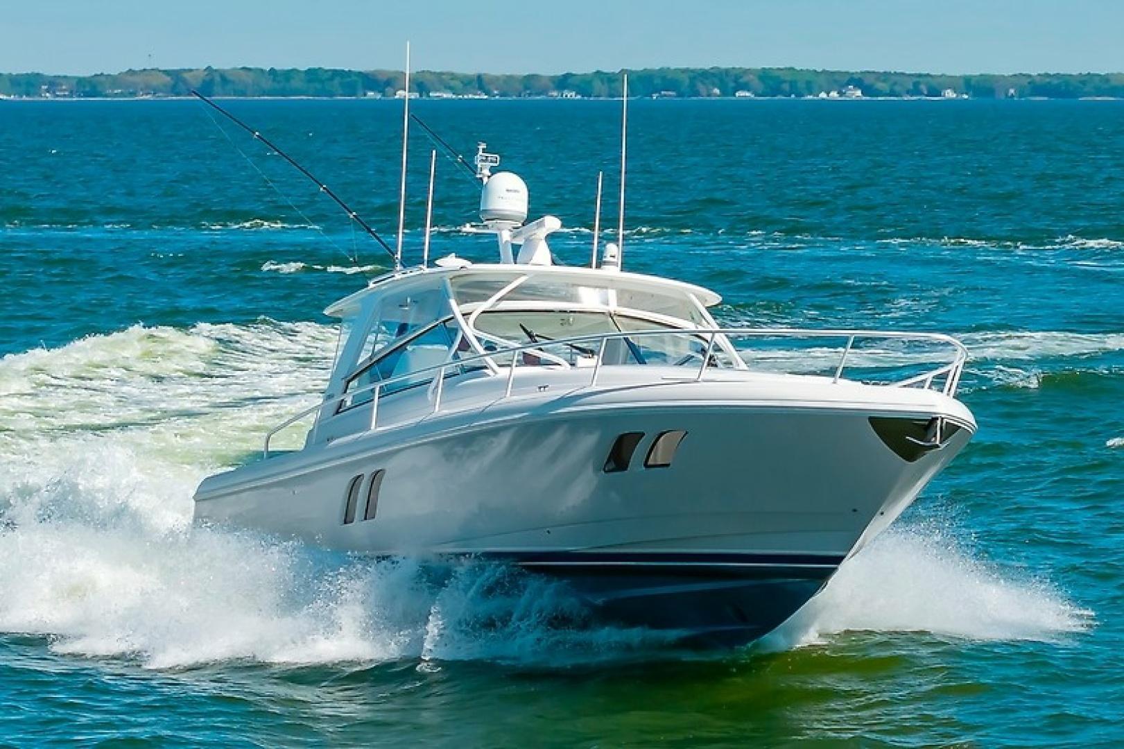 Intrepid 475 Sport Yacht
