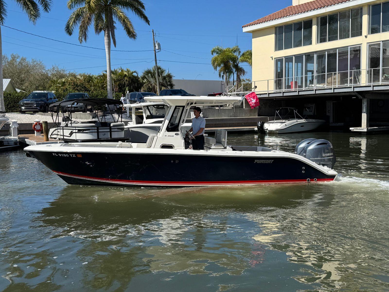 Pursuit S 268 Sport