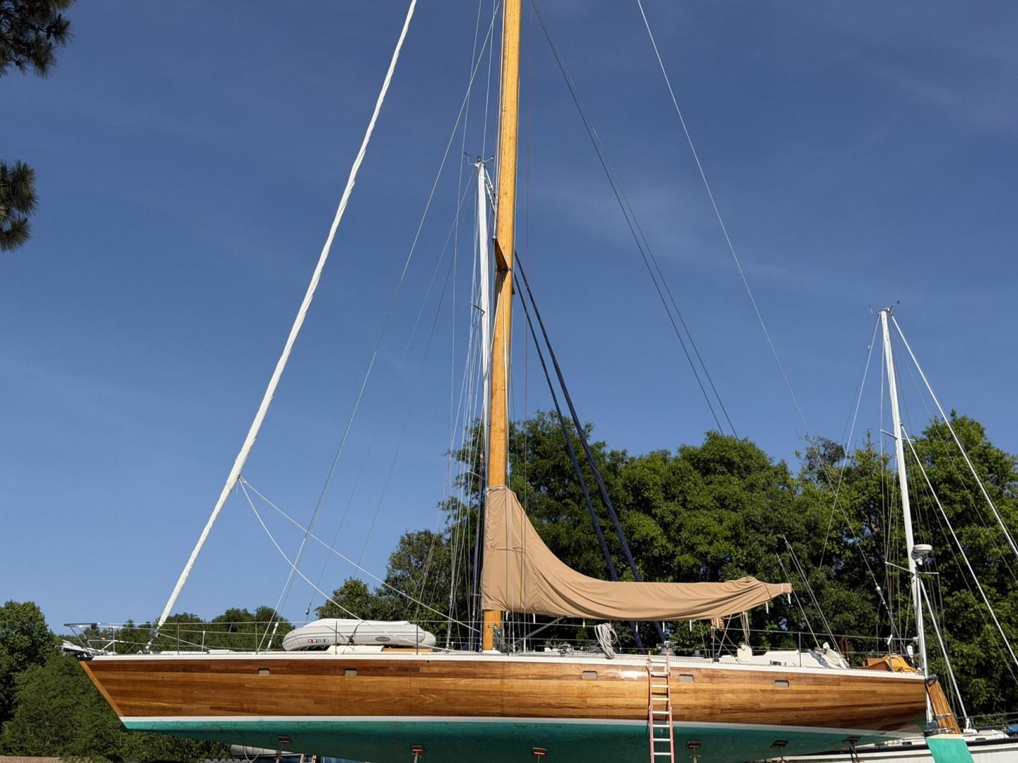 1992 Custom 62'
									MERU